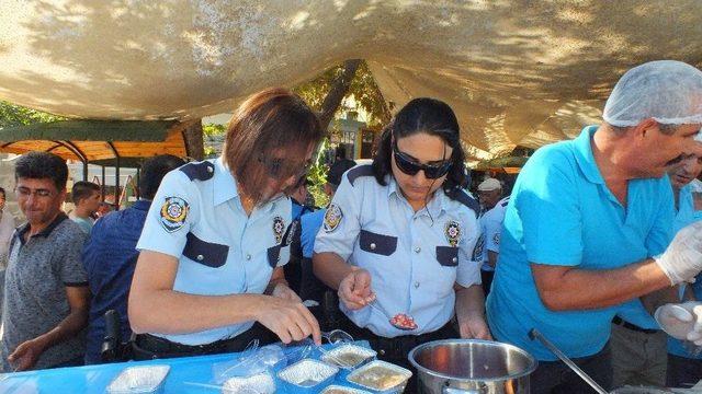 Anamur Emniyeti Bin Kişiye Aşure Dağıttı