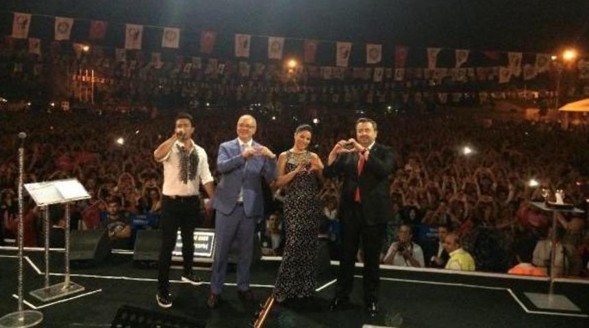 Kırkağa&ccedil;lılar Kurtuluşu Zara Ile Kutladı