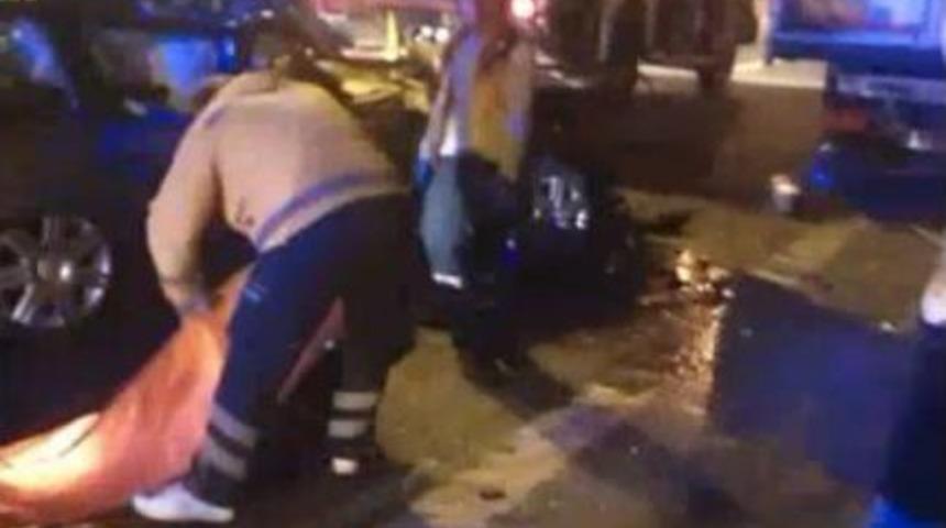 Park Halindeki Tıra Giren Otomobildeki Alman, Feci Şekilde Can Verdi