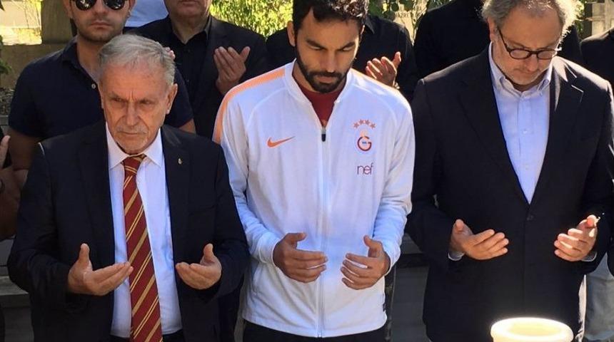 Metin Oktay, Kabri Başında Anıldı