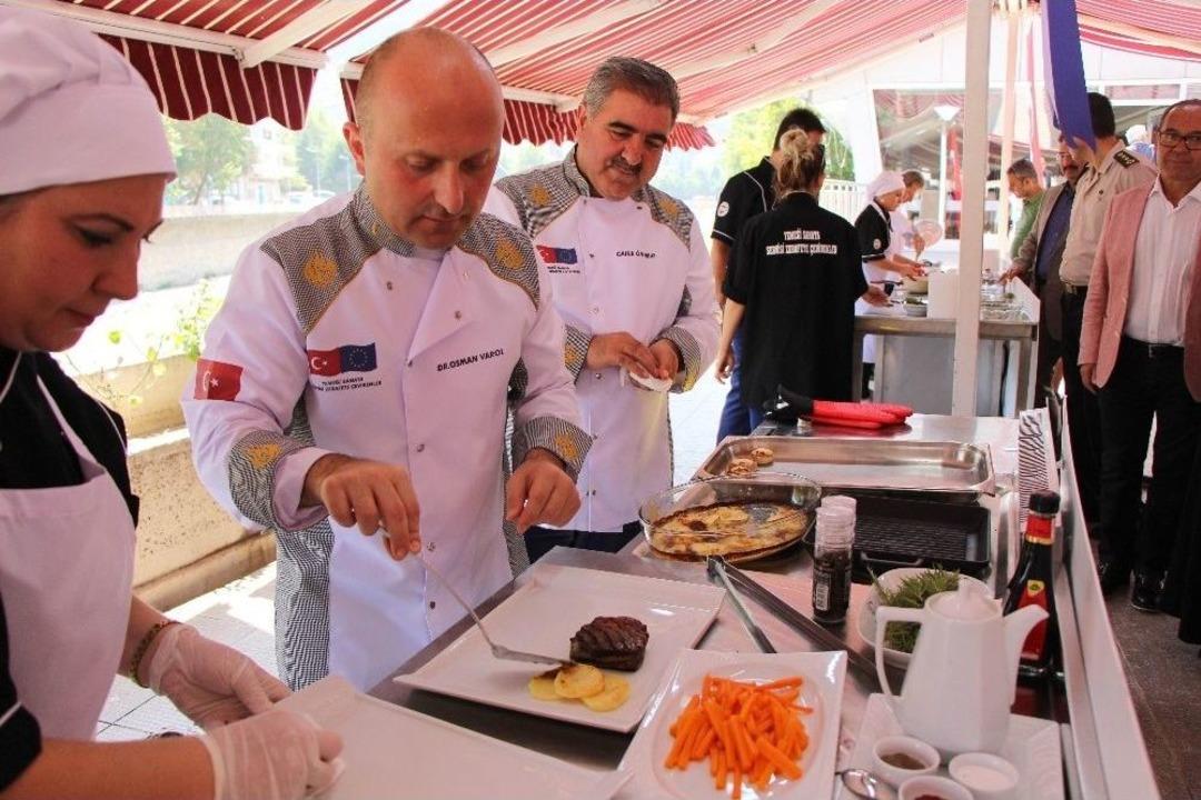 Amasyalı Y&ouml;neticiler Yemek Yaptı