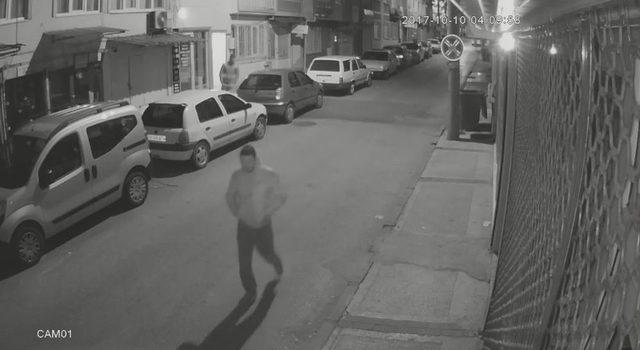 Taksicinin Boğazına Bı&ccedil;ak Dayayıp Parasını Gasp Ettiler 1