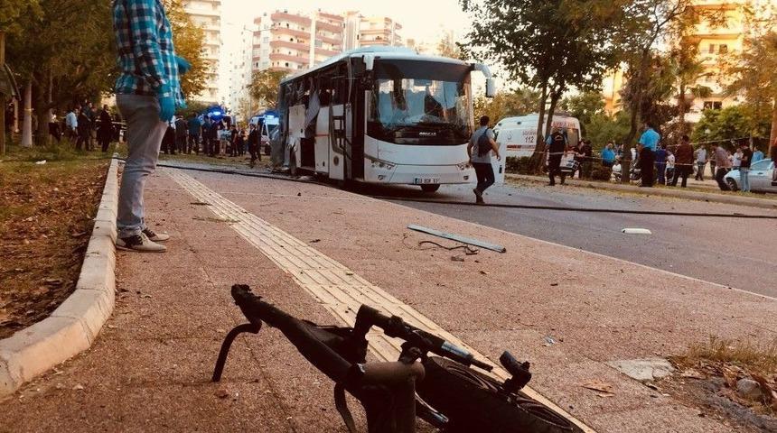 Mersin&rsquo;de Polis Servis Aracına Bombalı Saldırı: 12 Yaralı