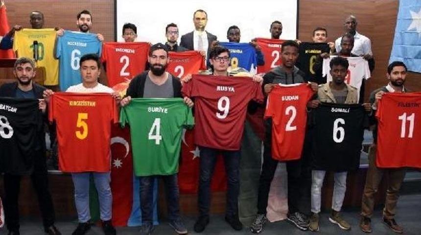 Yabancı Uyruklu &Uuml;niversite &Ouml;ğrencileri Futbol Turnuvasında Buluşacak