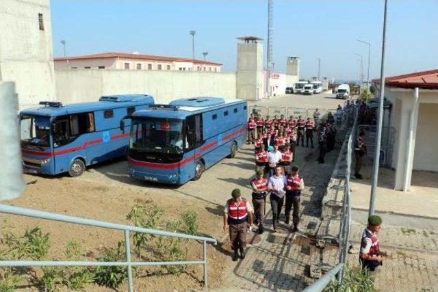 Stk'lar Donanma Davasını Izlemeye Geldi