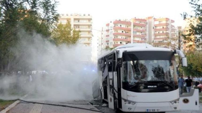 Mersin'de Polis Servis Aracına Bombalı Saldırı: 12 Polis Yaralandı (3)
