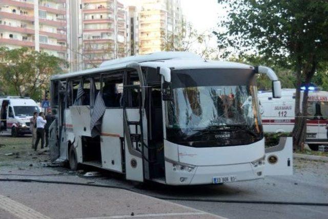 Mersin'de Polis Servis Aracına Bombalı Saldırı: 12 Polis Yaralandı (3)