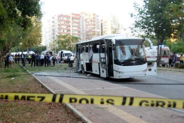 Mersin'de Polis Servis Aracına Bombalı Saldırı: 12 Polis Yaralandı (3)