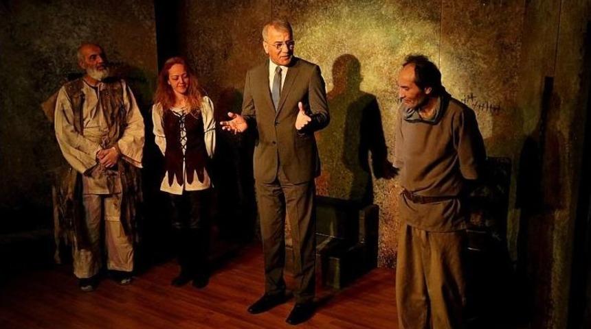 Mezitli Belediyesi Oda Tiyatrosu&rsquo;na 4 &Ouml;d&uuml;l