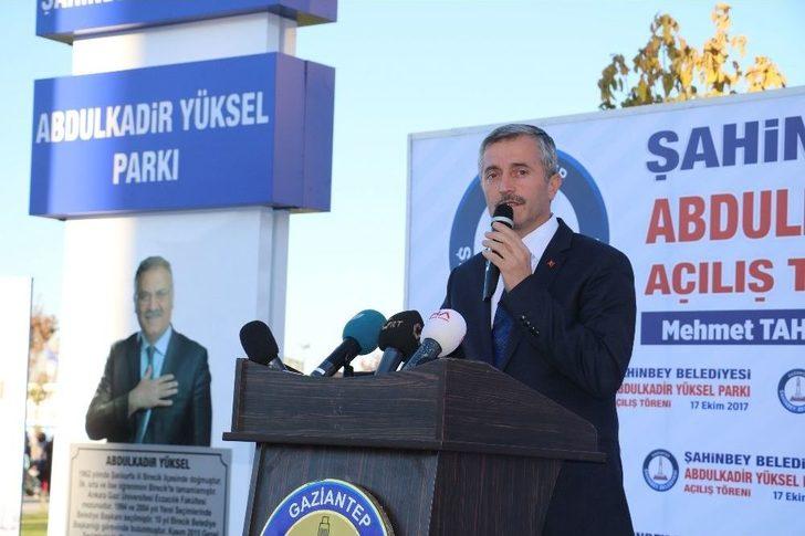 Milletvekili Abdulkadir Yüksel’in İsmi Gaziantep’te Parkta Yaşatılıyor G2