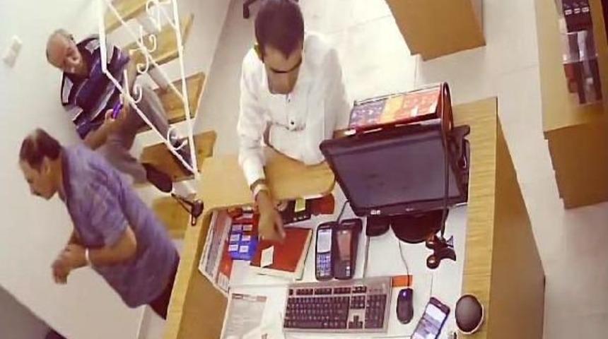 Sahte Kimliklerle Sim Kart Alan Dolandırıcı Tutuklandı