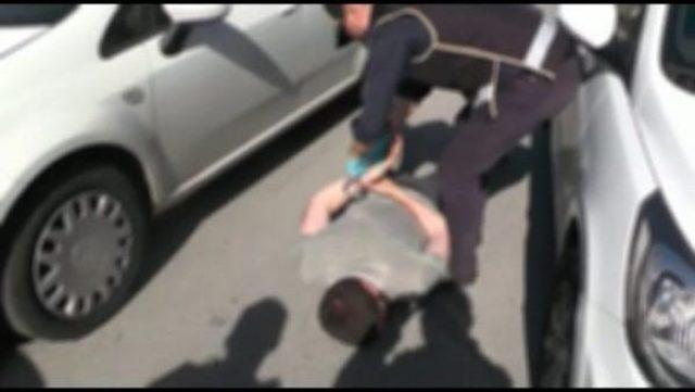 Otomobilden 8 Tabanca &Ccedil;ıktı 3