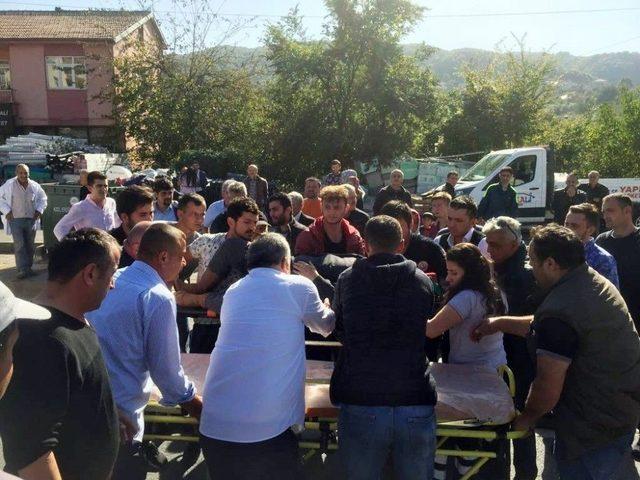 Mahallelinin Eylem Yaptığı Yolda Yine Kaza: 1 Yaralı 1