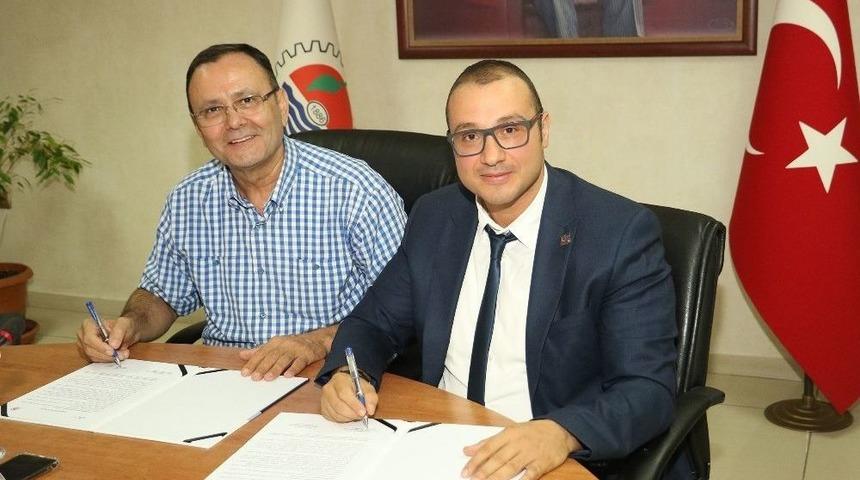 İnsan Kaynakları Y&ouml;netimi Ve Liderlik Zirvesi İ&ccedil;in İmzalar Atıldı