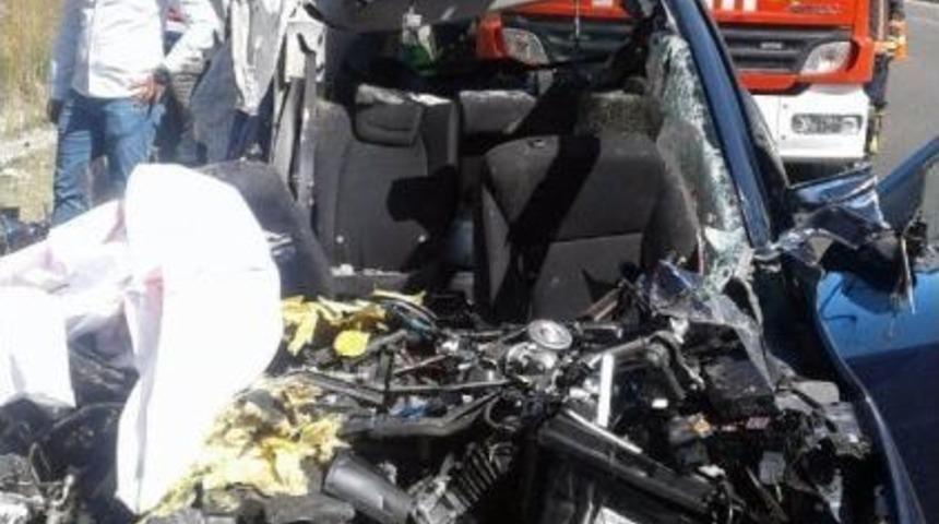 Ankara-istanbul Karayolunda Otomobil Tıra &Ccedil;arptı: 5 &Ouml;l&uuml;