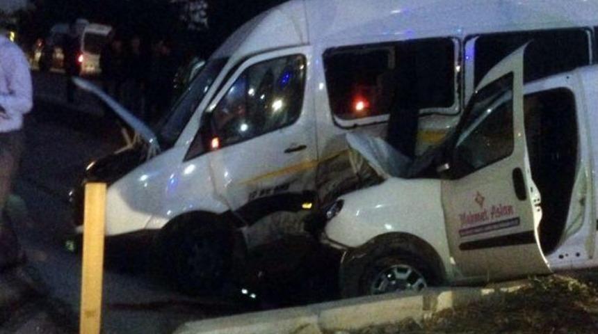 &Ouml;ğrenci Servisi Kaza Yaptı: 1 &Ouml;l&uuml;, 7 Yaralı