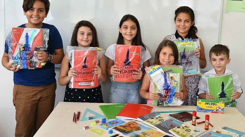 İzmir B&uuml;y&uuml;kşehir Belediyesi&rsquo;nden 50 Bin &Ouml;ğrenciye Okul Hediyesi