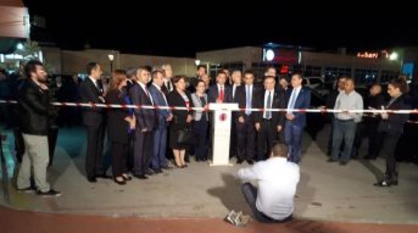 Chp&rsquo;li Vekiller Baykal&rsquo;ın Tedavi G&ouml;rd&uuml;ğ&uuml; Hastaneye Akın Etti