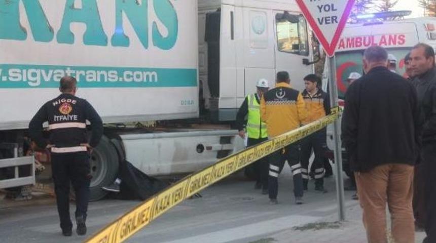 Tır&rsquo;In &Ccedil;arptığı Kadın &Ouml;ld&uuml;