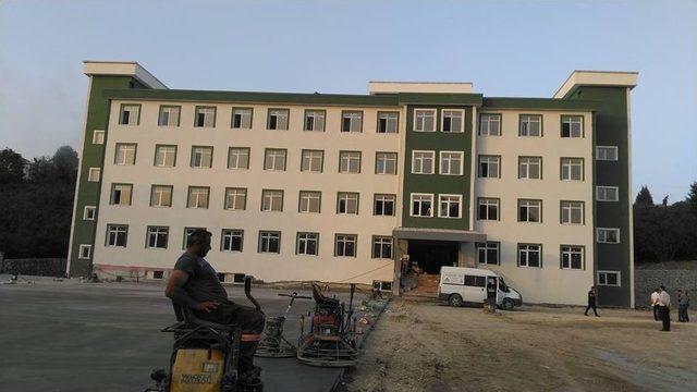 Kaymakam &Ouml;zt&uuml;rk, Okul İnşaatında İncelemelerde 1