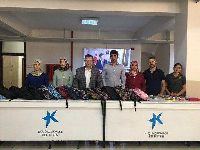 K&uuml;&ccedil;&uuml;k&ccedil;ekmece Belediyesi&rsquo;nden İhtiya&ccedil; Sahibi &Ouml;ğrencilere Kırtasiye Yardımı 1