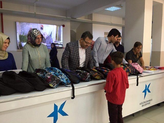 K&uuml;&ccedil;&uuml;k&ccedil;ekmece Belediyesi&rsquo;nden İhtiya&ccedil; Sahibi &Ouml;ğrencilere Kırtasiye Yardımı 2