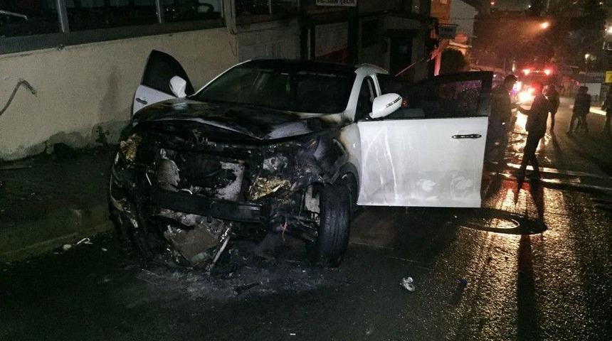 Kağıthane&rsquo;de L&uuml;ks Ara&ccedil; Kundaklandı