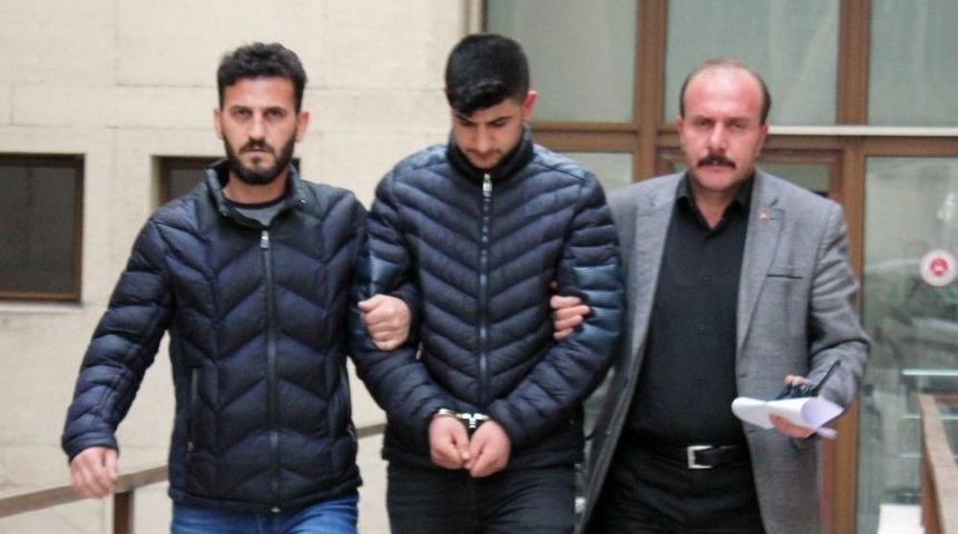 Eşini 12 Bı&ccedil;ak Darbesiyle &Ouml;ld&uuml;ren Gen&ccedil; Hakim Karşısında