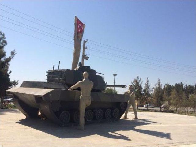 Harran'da 15 Temmuz Anıtı'ndaki Erdoğan Heykeli Kaldırıldı