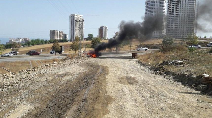 Seyir Halindeki Otomobil Alev Alev Yandı