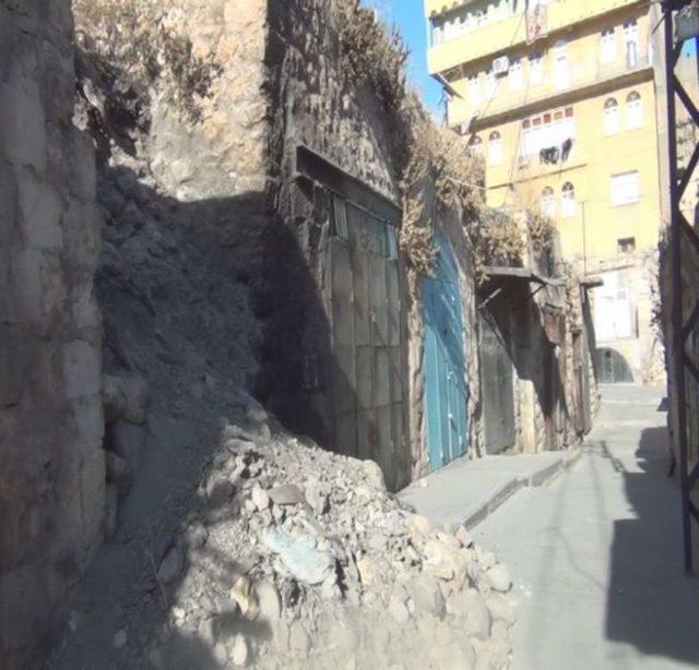 Mardin’de Tarihi Yapılar Kaderine Terk Edildi