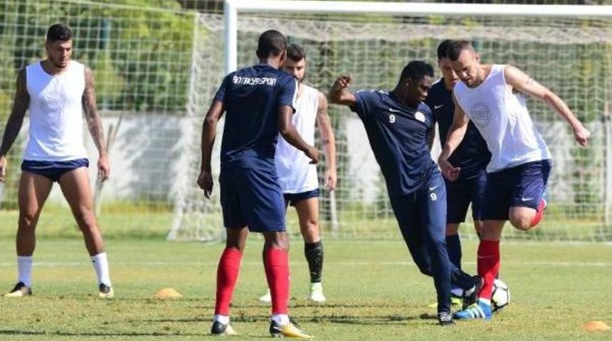 Antalyaspor 4 Eksikle &Ccedil;alıştı