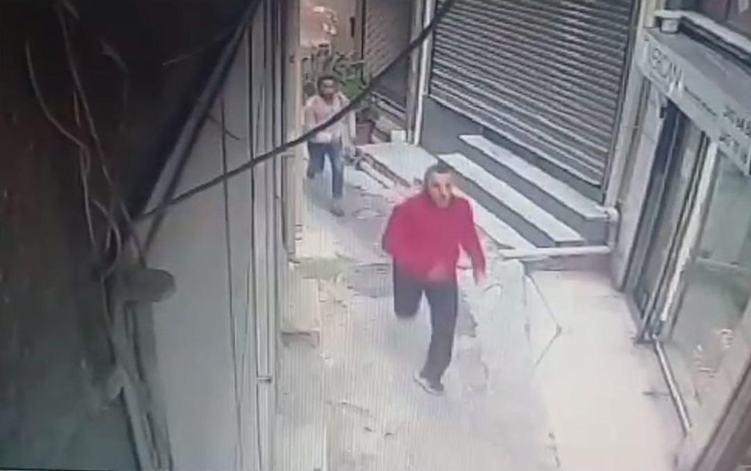 (&ouml;zel Haber)beyoğlu&rsquo;nda Esnaftan Gasp&ccedil;ıya Meydan Dayağı Kamerada