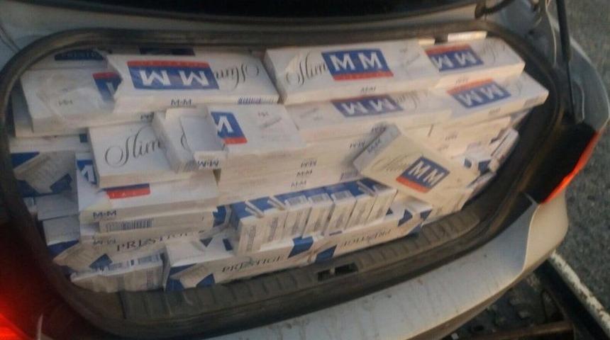 L&uuml;ks Otomobilde 8 Bin 400 Paket Ka&ccedil;ak Sigara &Ccedil;ıktı