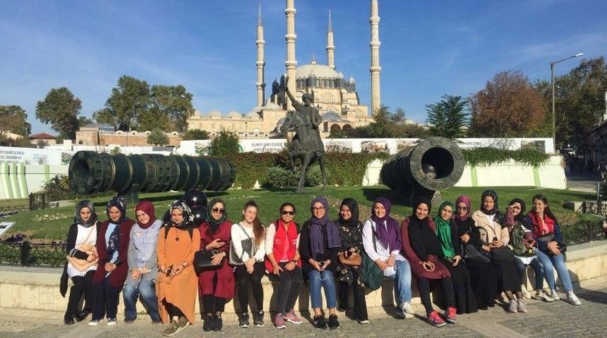 &Uuml;mraniyeli Gen&ccedil;ler Tarih Gezisinde