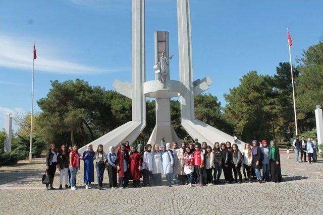 Ümraniyeli Gençler Tarih Gezisinde