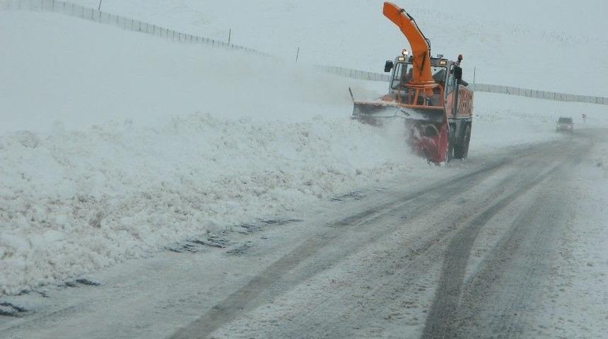 Ardahan-posof Karayolunda Kar Ve Tipi: Onlarca Tır Mahsur Kaldı