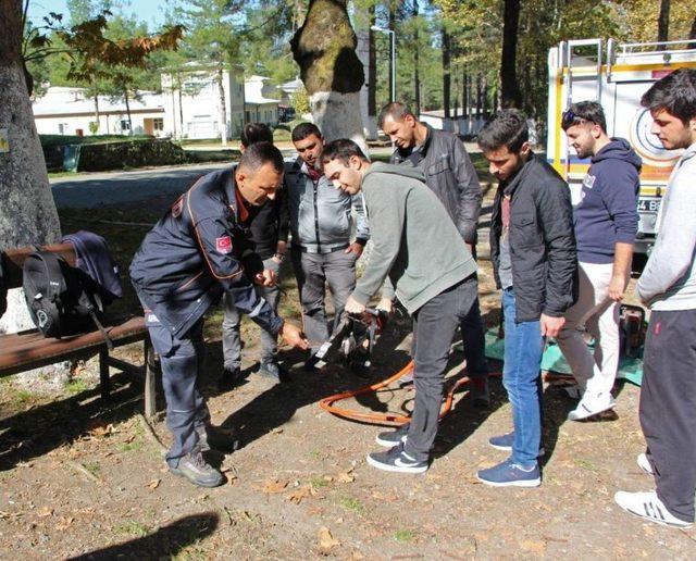 Afad Gönüllülerine Saha Eğitimleri Veriliyor