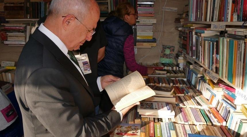 B&uuml;y&uuml;k&ccedil;ekmece&rsquo;de K&uuml;t&uuml;phanesi Olmayan Kafeye Ruhsat Verilmeyecek