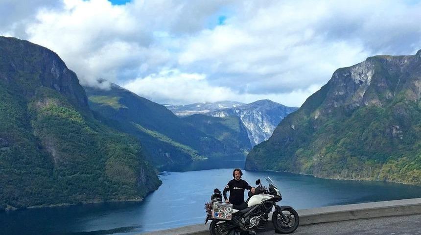 İzmirli Akademisyen 4 Kıta Ve 43 &Uuml;lkeyi Motorla Gezdi