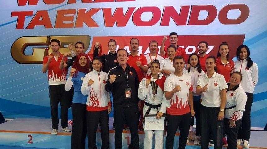 İngiltere&rsquo;de &Ccedil;ifte Heyecan