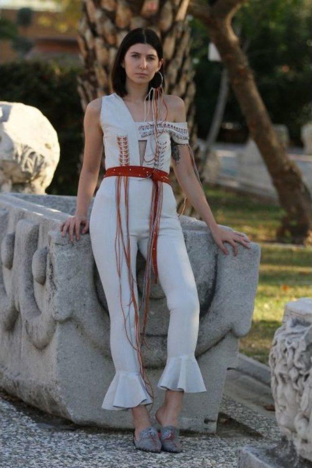 Kadının &Ouml;zg&uuml;rl&uuml;ğ&uuml;n&uuml; Yansıtan Eserle İkinci Oldu 1