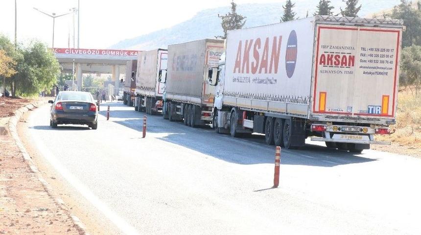 Cilveg&ouml;z&uuml; G&uuml;mr&uuml;k Kapısı Ticari Tırlara A&ccedil;ıldı