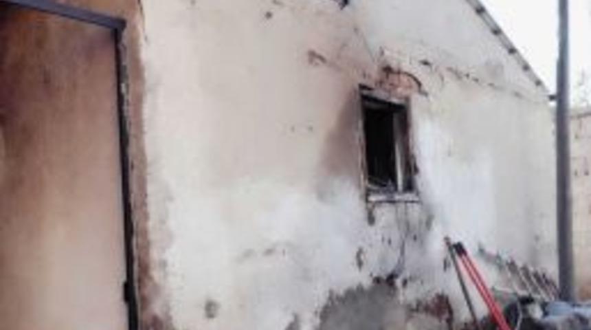 Yangında Ev Kullanılamaz Hale Geldi