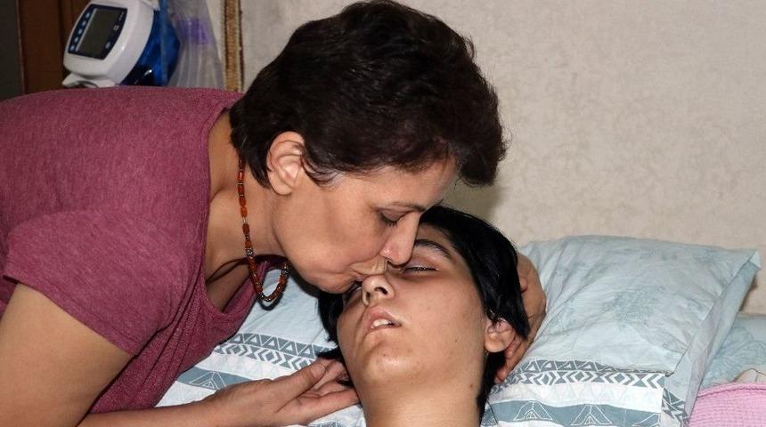 Sspe Hastalığı Ela&rsquo;yı Yatağa Mahkum Etti