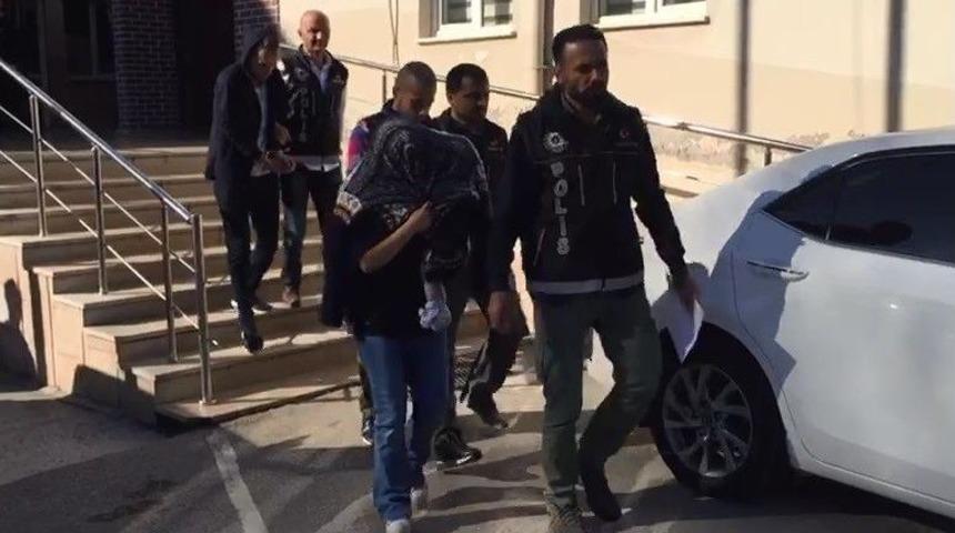 Uyuşturucu Taciri Kadın Kendini Gizledi Kucağındaki Bebeğini Gizleyemedi