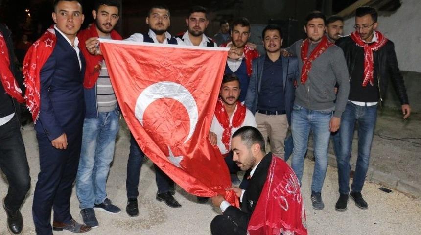 Seyitgazi Ak Parti Kadın Kolları Y&ouml;neticileri Askere Gidecek Gen&ccedil;leri Yalnız Bırakmadı