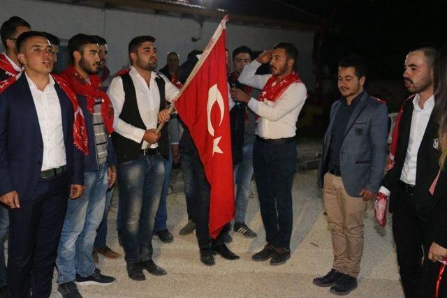 Seyitgazi Ak Parti Kadın Kolları Yöneticileri Askere Gidecek Gençleri Yalnız Bırakmadı