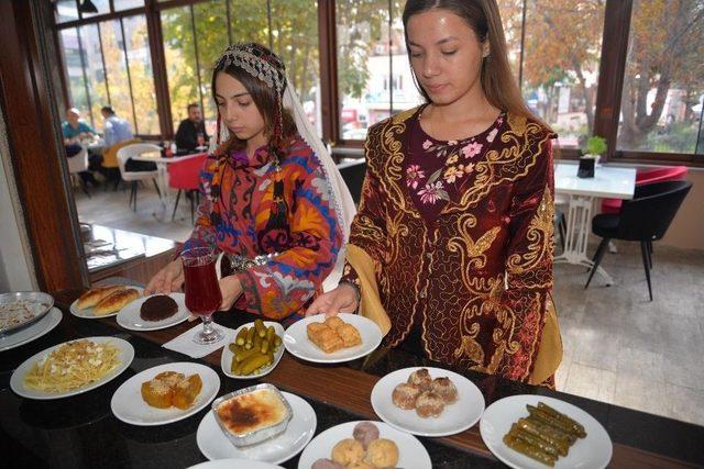 Bilecik’in Lezzetleri Aynı Sofrada Buluşuyor