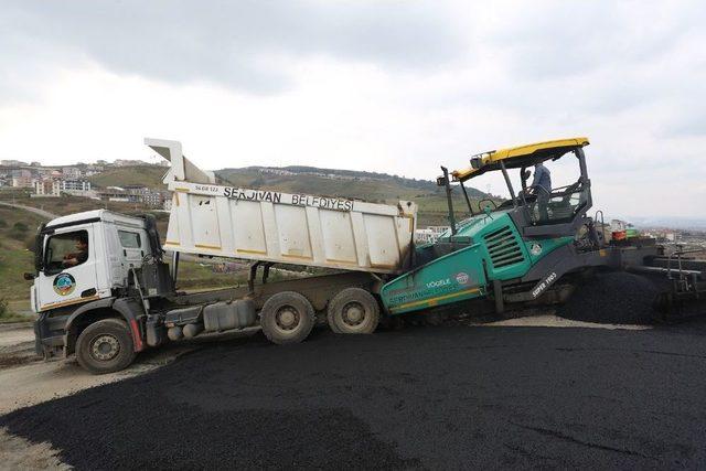 Serdivan’da 110 Farklı Noktaya Sıcak Asfalt